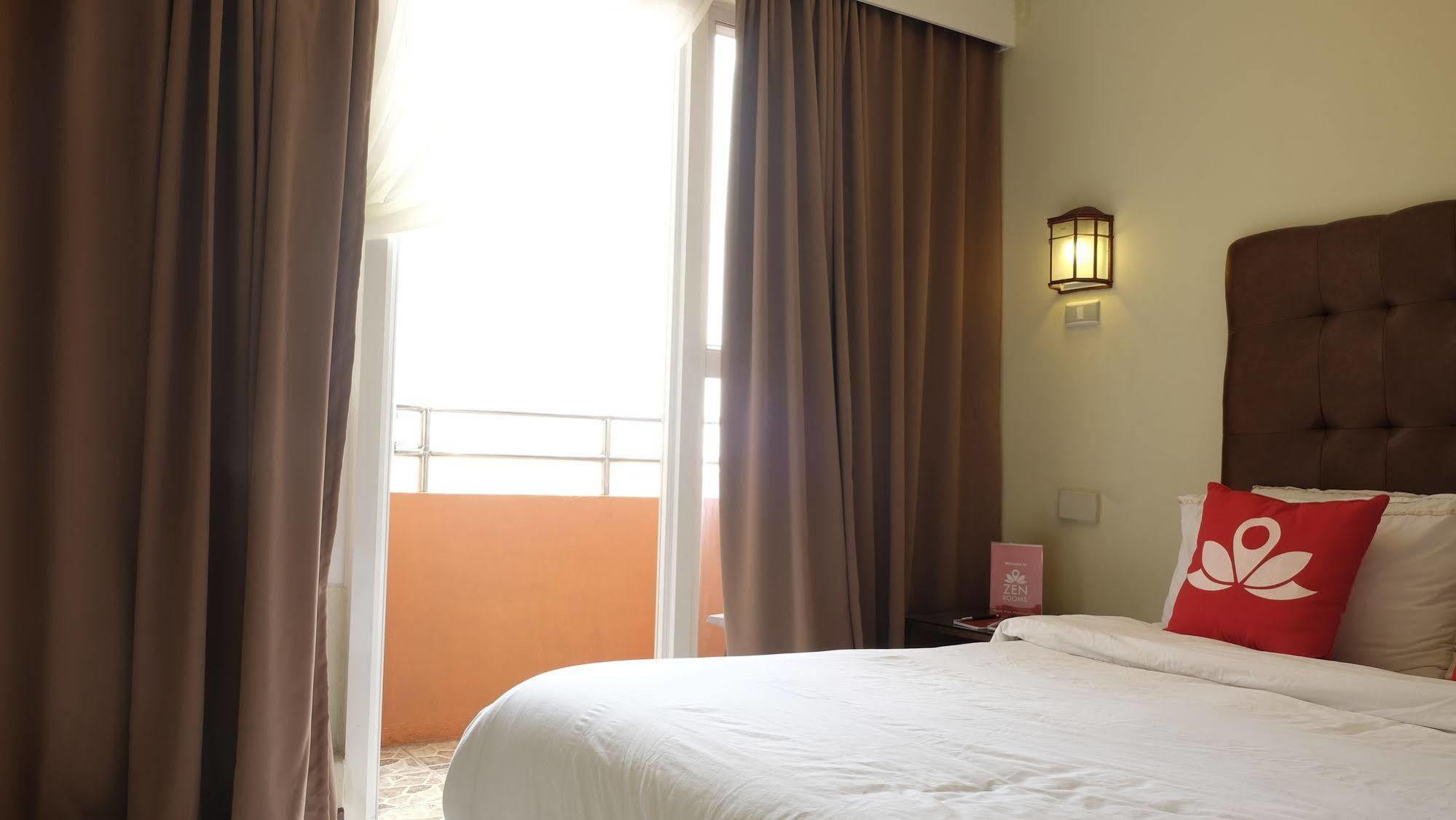 Zen Rooms Malate Robinsons Manila Exteriör bild