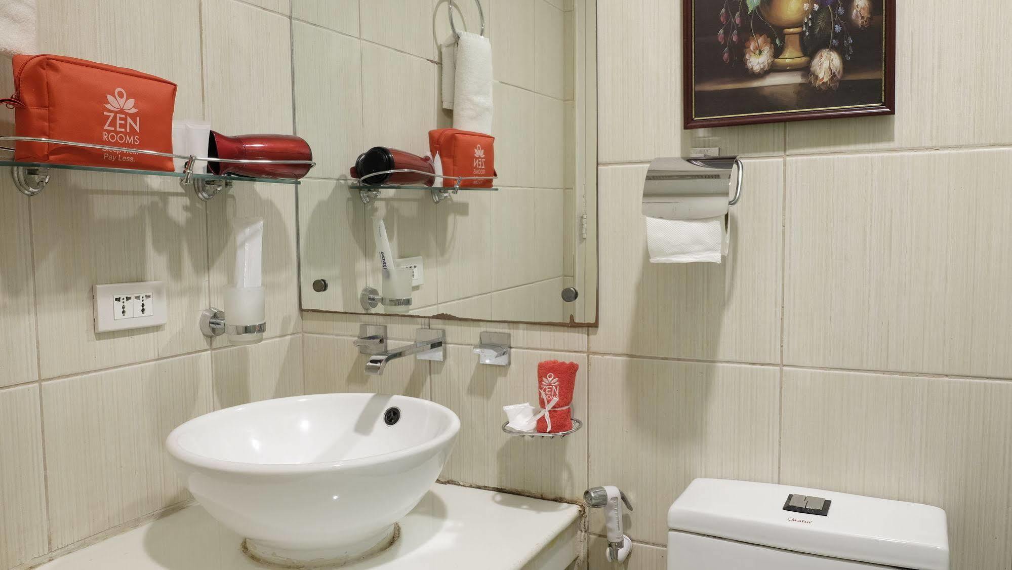 Zen Rooms Malate Robinsons Manila Exteriör bild